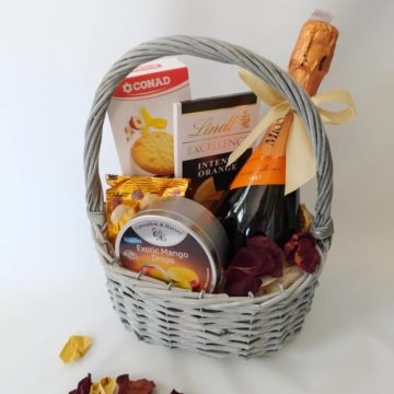 The basket contains Italian sparkling wine, high-quality chocolate of European brands, lollipops, a mixture of nuts and biscuits.