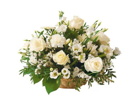 Белые цветы в корзине